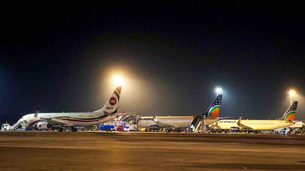 আগুন নিয়ন্ত্রণে, শাহজালালে বিমান ওঠানামা শুরু