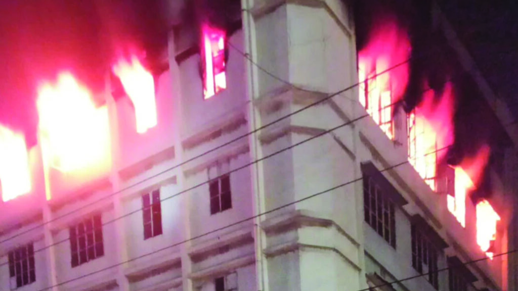 এবার পল্লবীর কমিউনিটি সেন্টারে আগুন