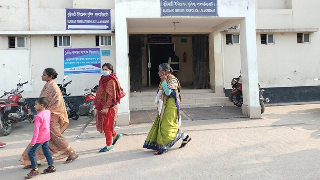 কালীপূজায় বুড়িমারী স্থলবন্দর তিনদিন বন্ধ