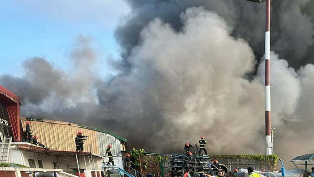 ঢাকা বিমানবন্দরের আগুন অনেকটা নিয়ন্ত্রণে: বেবিচক