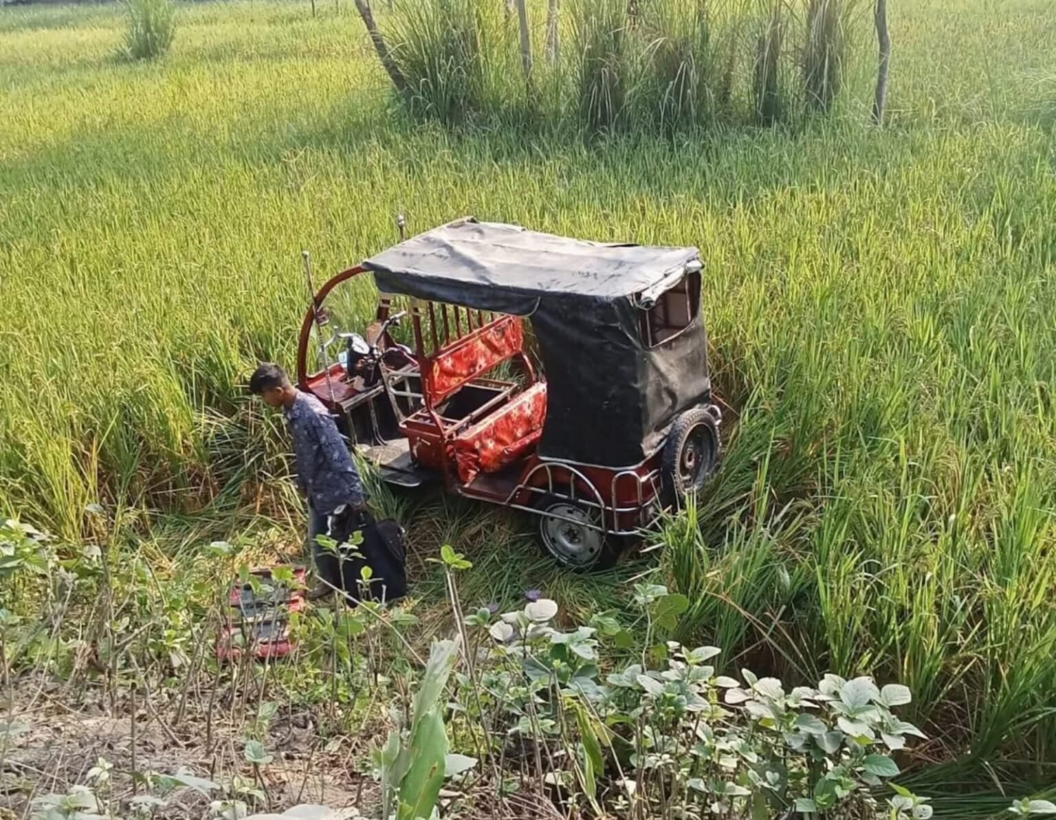 আদিতমারীতে অটোরিকশা উল্টে নিহত ২, আহত ১