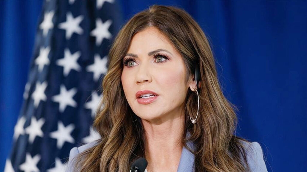 সরকারি টাকায় ব্যক্তিগত বিমান কিনে বিপাকে মার্কিন স্বরাষ্ট্রমন্ত্রী