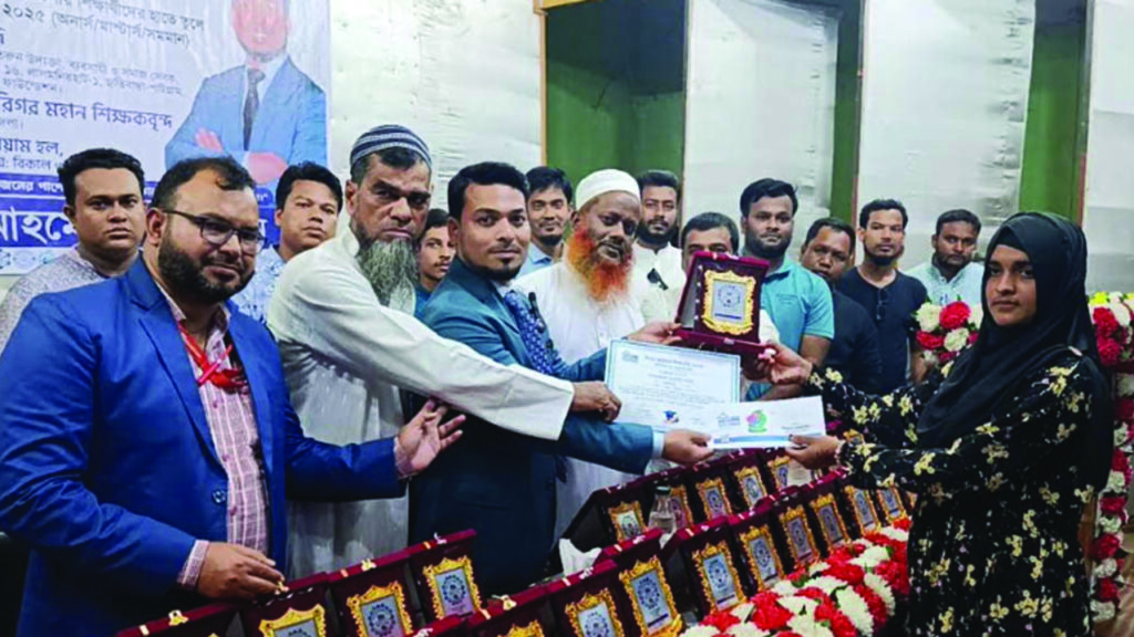 ‘শিহাব আহমেদ শিক্ষাবৃত্তি’ পেলেন লালমনিরহাটের ৬৯ শিক্ষার্থী