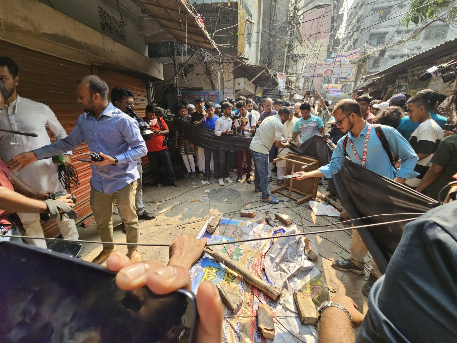 ভয়াবহ ভূমিকম্পে কেঁপে উঠল দেশ, ৩ জেলায় নিহত ৭, আহত দুই শতাধিক