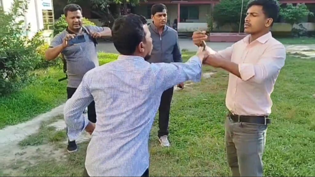 লালমনিরহাটে ইএসডিও কার্যালয়ে সাংবাদিক লাঞ্ছিত: স্বাধীন সাংবাদিকতায় বাধা