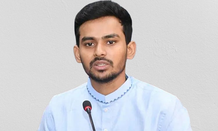 ১০-২০ কোটি ছাড়া ভোট করা যায় না, তাই ভাবতে হয় : আসিফ মাহমুদ