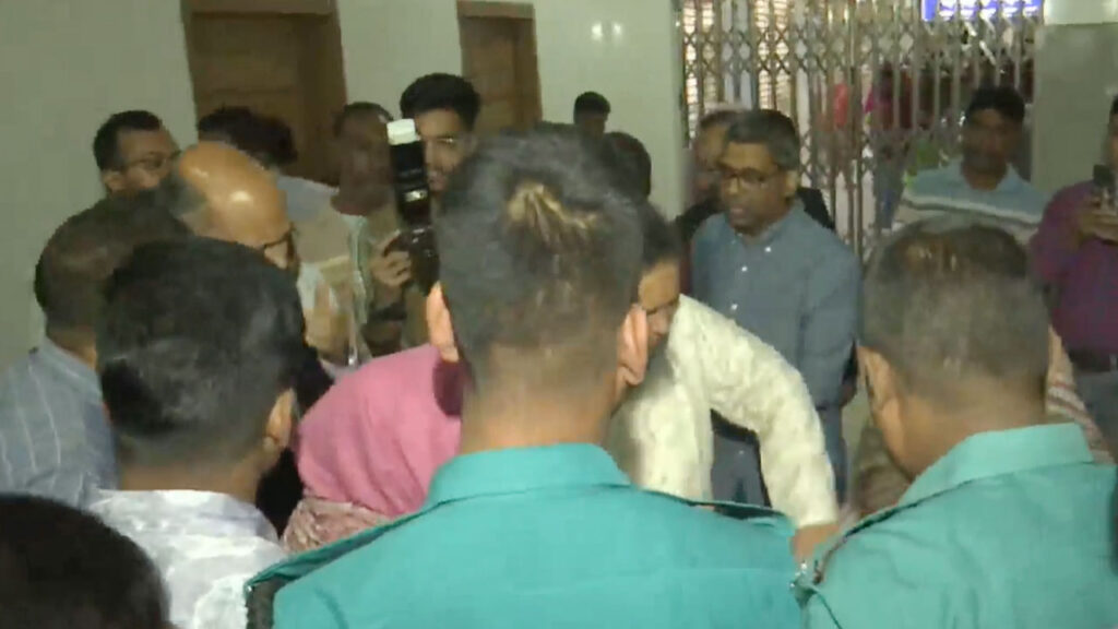 রাজশাহীতে বিচারকের বাসায় ঢুকে ছেলেকে হত্যা