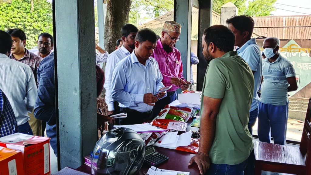 অনিবন্ধিত বীজ বিক্রি, চার ব্যবসায়ীকে জরিমানা