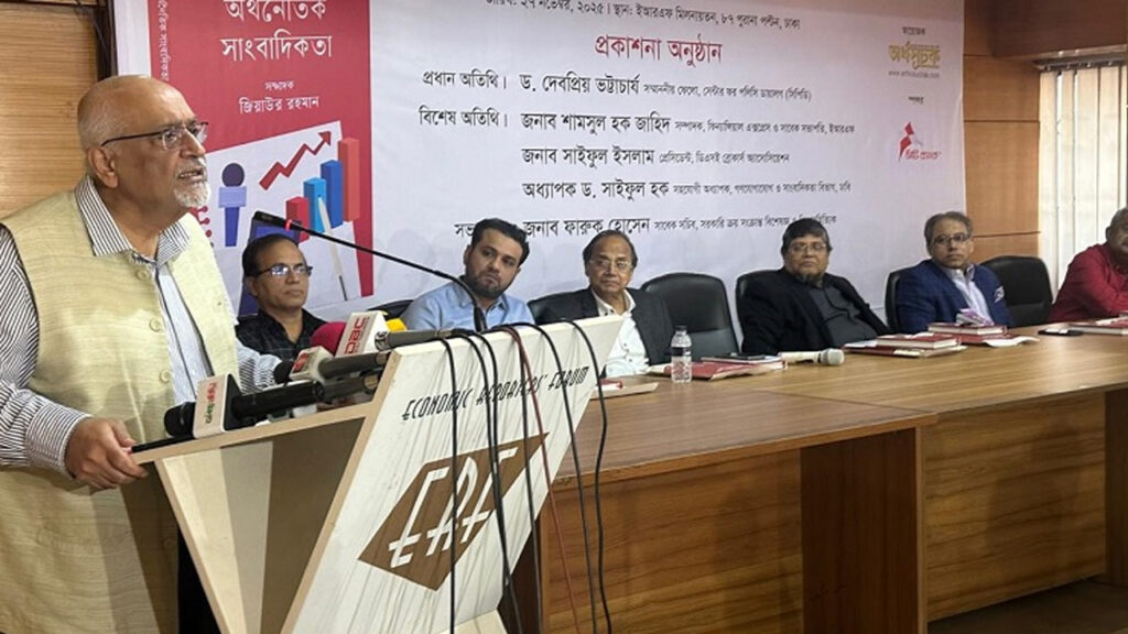 রাজনৈতিক-সামাজিক ভূমিকম্পের আশঙ্কা দেখছেন দেবপ্রিয় ভট্টাচার্য