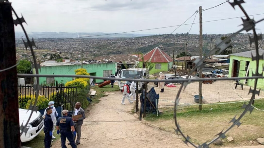দ. আফ্রিকায় বন্দুকধারীদের এলোপাতাড়ি গুলিতে নিহত ১১
