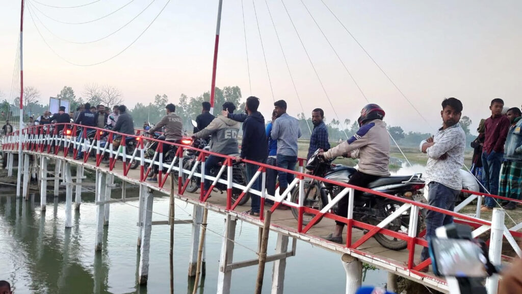 যুবদলের তৈরি সেতুতে তিনটি শিক্ষাপ্রতিষ্ঠানসহ ১০ হাজার মানুষের দুর্ভোগ লাঘব