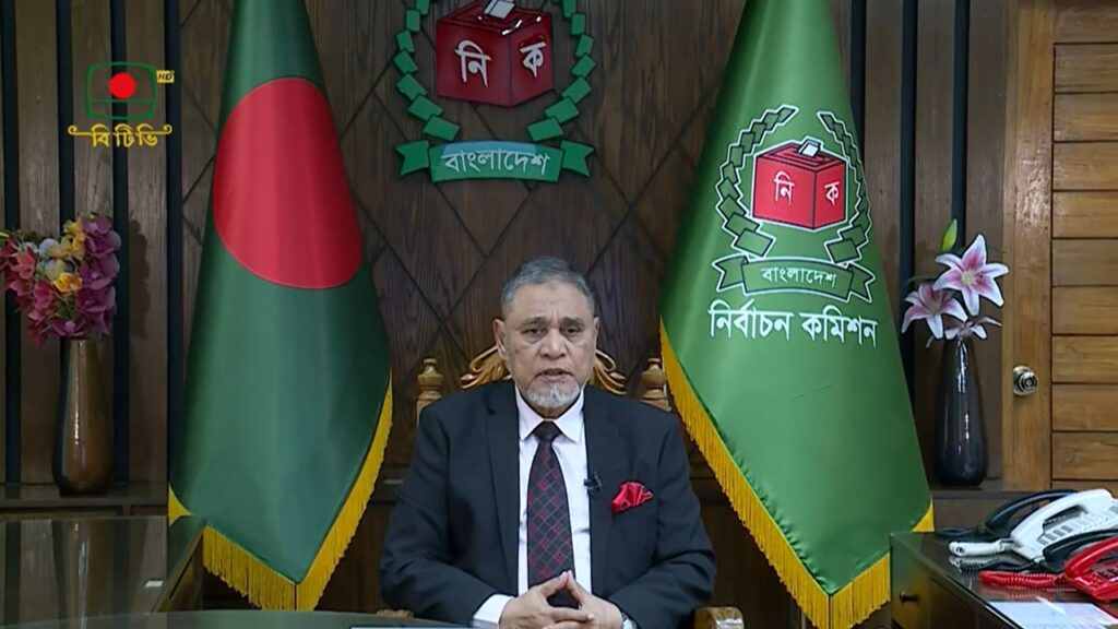 নির্বাচনের তফসিল ঘোষণা করছেন সিইসি