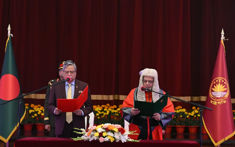 প্রধান বিচারপতি হিসেবে শপথ নিলেন জুবায়ের রহমান