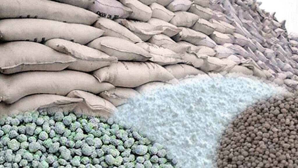 পাটগ্রামে জব্দকৃত সার অতিরিক্ত দামে বিক্রির অভিযোগ