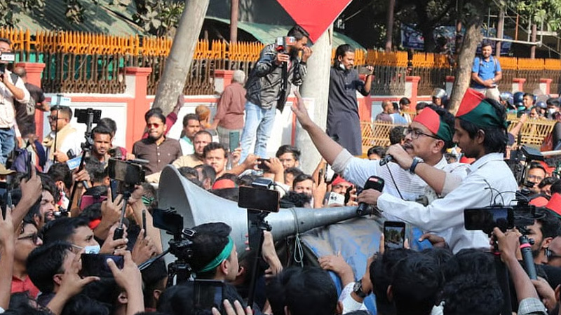 স্বরাষ্ট্র উপদেষ্টার কার্যালয় ঘেরাও কর্মসূচিতে পুলিশের বাধা