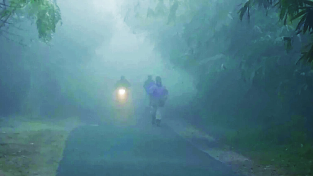 তীব্র শীতে কাঁপছে গোটা দেশ, জনজীবন বিপন্ন