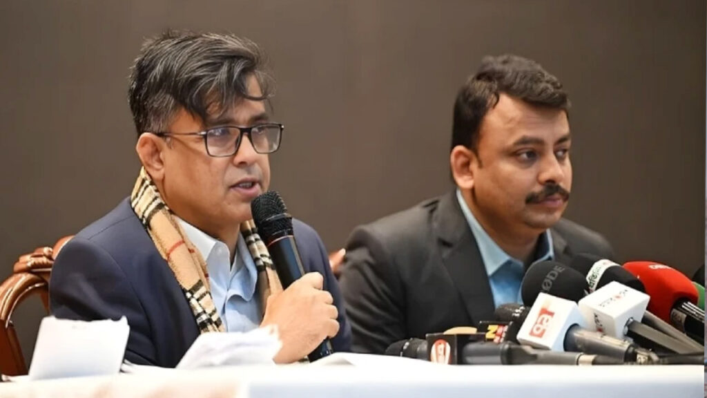 নির্বাচনের আগে লুট হওয়া অস্ত্র উদ্ধারের তাগিদ প্রধান উপদেষ্টার