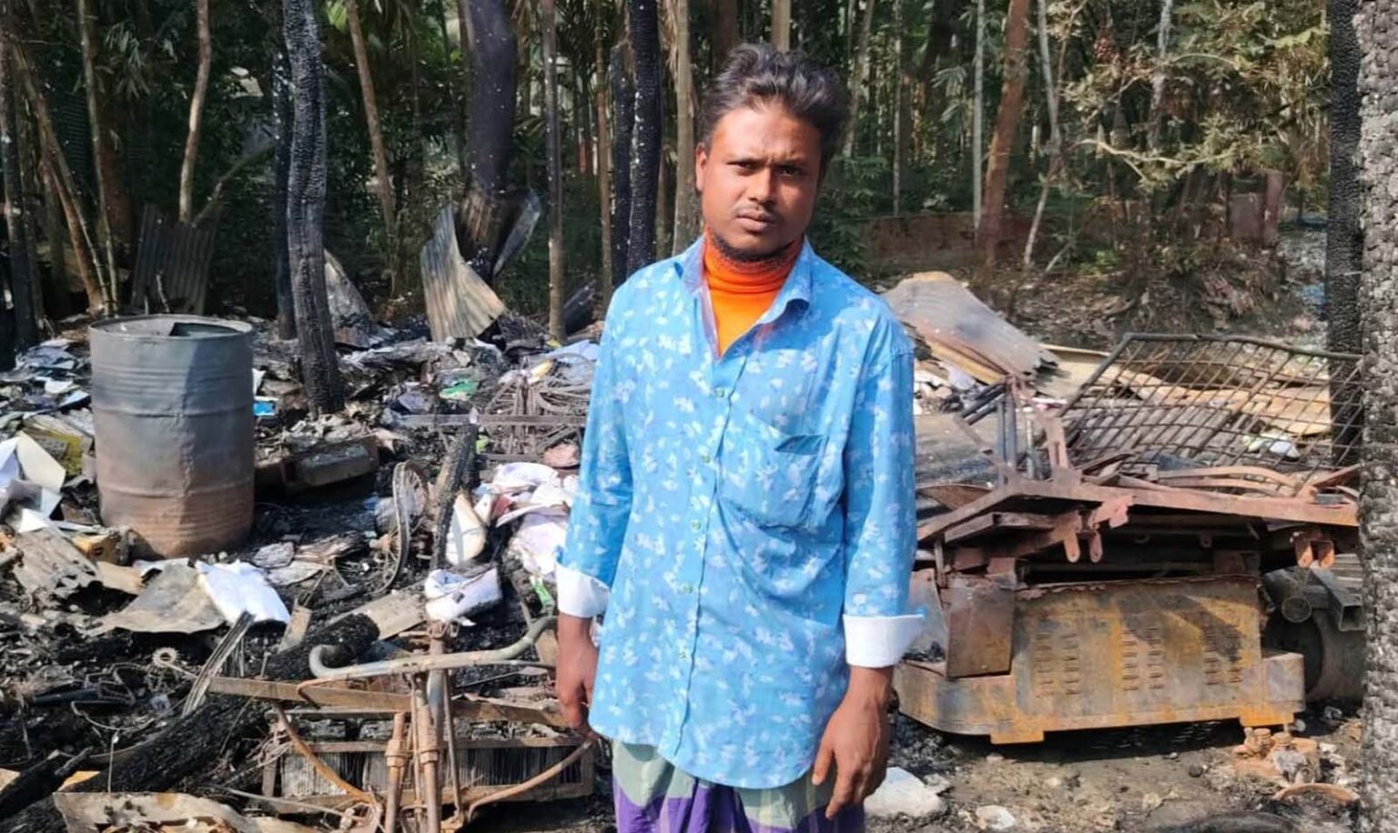 লালমোহনে মধ্যরাতে আগুনে পুড়লো ভাংগারির দোকান