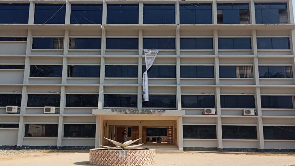 লামার বকেয়া ৩৬ লাখ টাকা দিচ্ছে না বান্দরবান জেলা পরিষদ