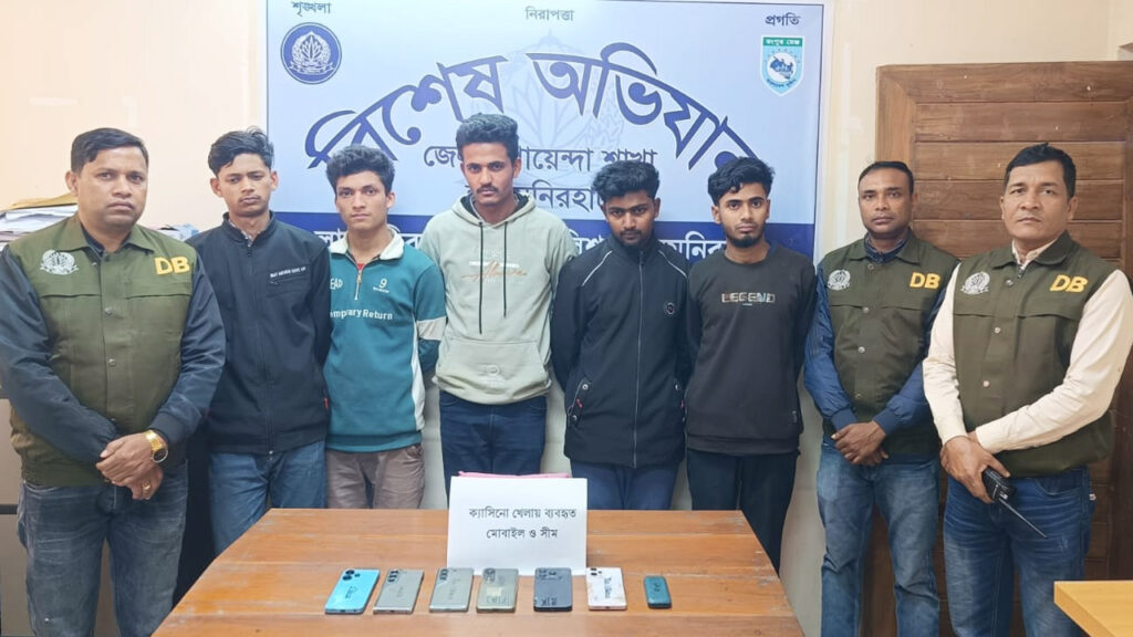 ডিবির হাতে ৫ জুয়াড়ি গ্রেফতার, ৮২টি সিম ও ৬টি মোবাইল উদ্ধার