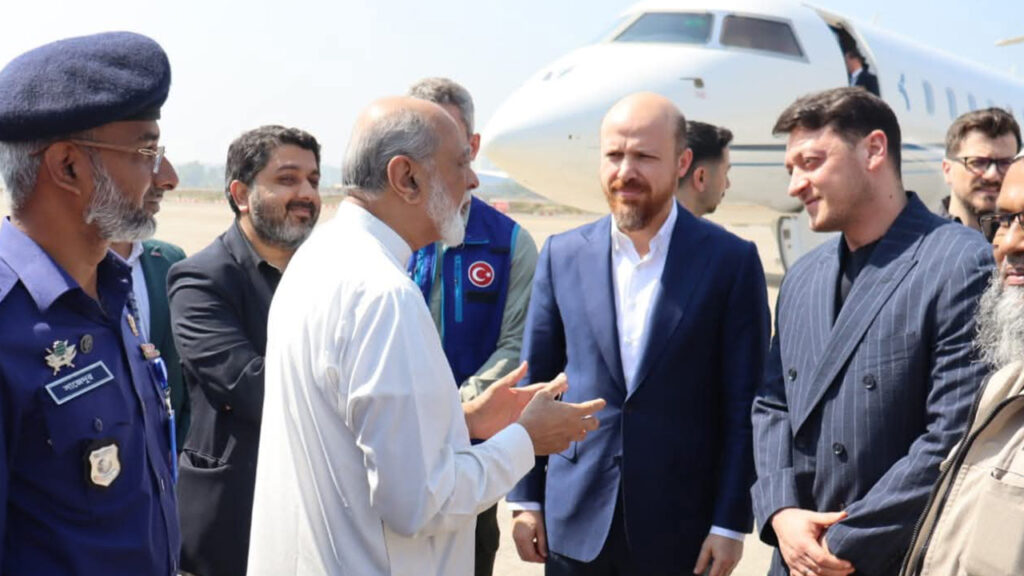 রোহিঙ্গা ক্যাম্প পরিদর্শনে এরদোয়ানপুত্র ও মেসুত ওজিল