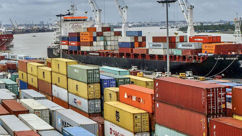 অনির্দিষ্টকালের জন্য ধর্মঘট শুরু, অচল চট্টগ্রাম বন্দর