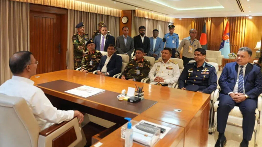 সশস্ত্র বাহিনী বিভাগে অফিস করলেন প্রধানমন্ত্রী