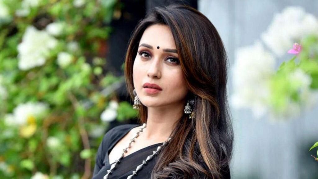 ক্ষতিপূরণ চেয়ে মিমির বিরুদ্ধে মানহানির মামলা