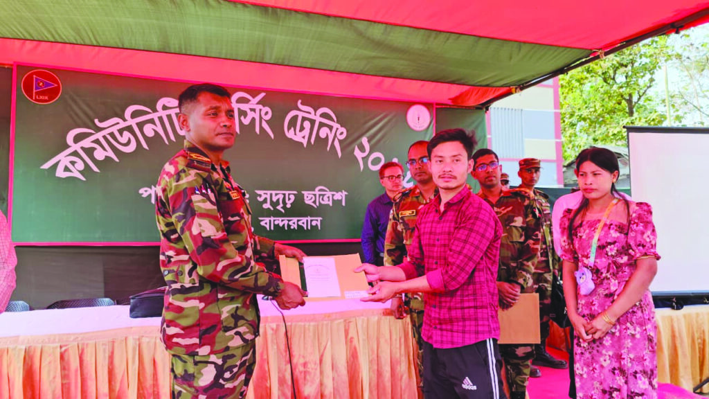 দুর্গম পাহাড়ে চিকিৎসা দিতে ৬৫ শিক্ষার্থীকে প্রশিক্ষণ দিল সেনাবাহিনী