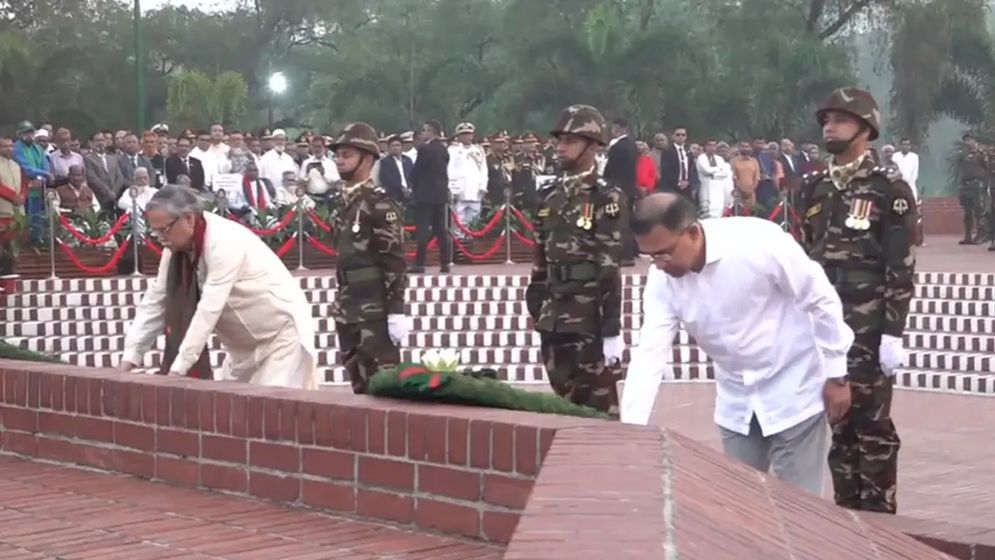 শ্রদ্ধার ফুলে বীর শহীদদের স্মরণ রাষ্ট্রপতি ও প্রধানমন্ত্রীর