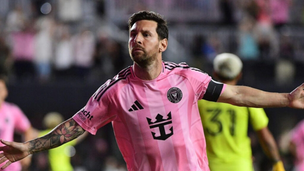 পিছিয়ে থেকেও মেসি ম্যাজিকে জিতল মায়ামি