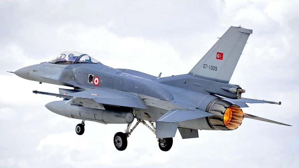 সাইপ্রাসে তুরস্কের ৬টি এফ-১৬ যুদ্ধবিমান মোতায়েন