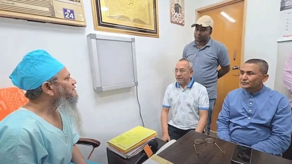 প্রখ্যাত চিকিৎসক ডা. কামরুলের সঙ্গে দেখা করলেন যুবদল নেতারা