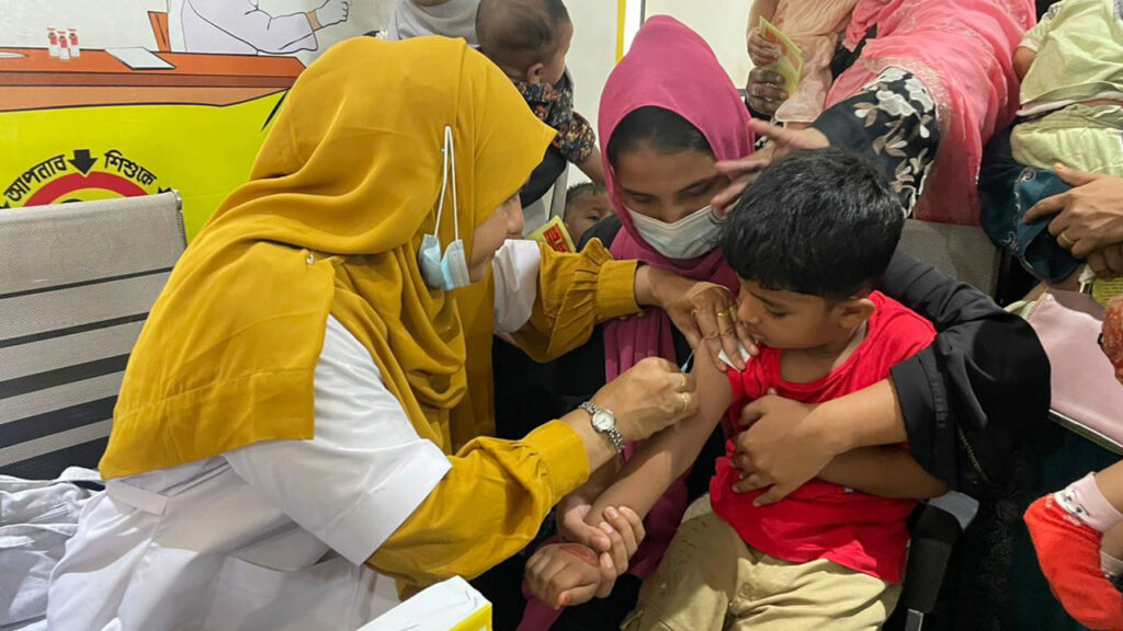 কক্সবাজারে হাম-রুবেলা প্রতিরোধে জরুরি টিকাদান কার্যক্রম শুরু